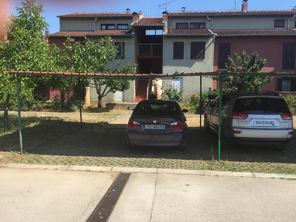 Apartment Cherry Ровинь Экстерьер фото